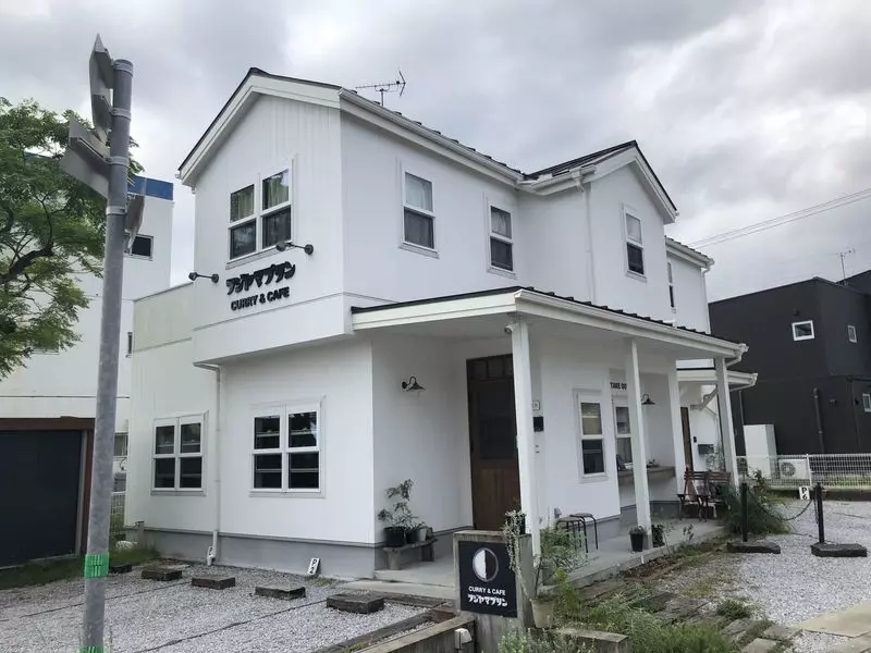 一軒家カフェでランチ 1枚目