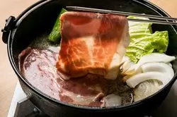 【大阪の新常識！？】接待ディナーにはイブ美豚”専門「すき焼き 串カツ はるな 本町店」が◎