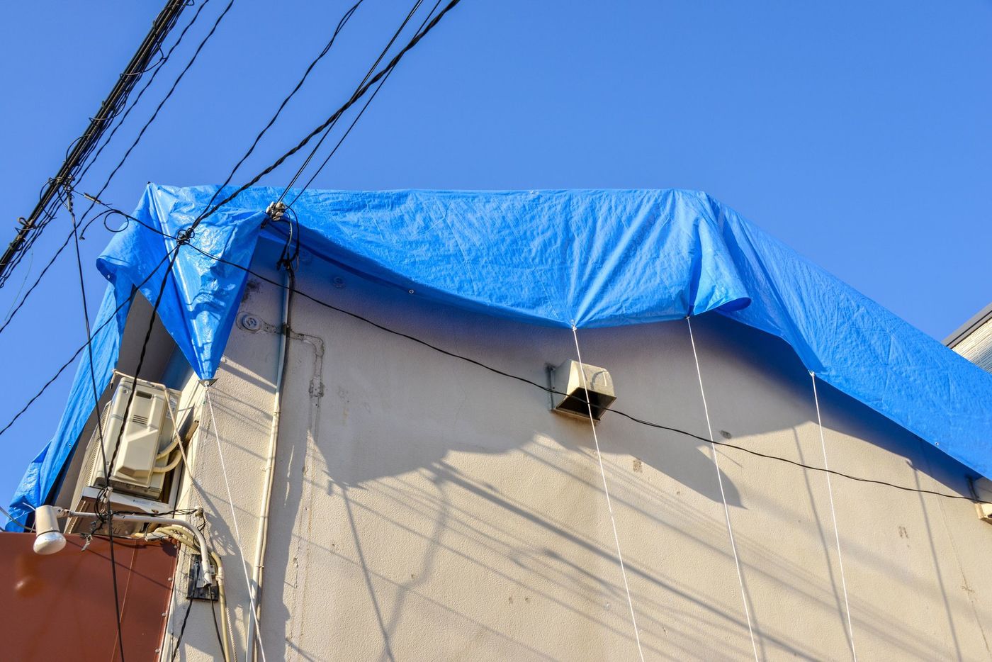雨漏り修理費用の相場は？適用される保険や修理業者の選び方もご紹介の画像