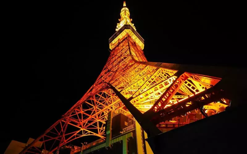 6. 東京タワーの真下 1枚目