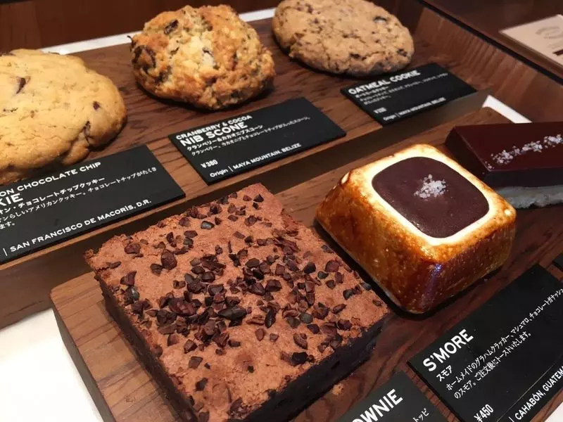 チョコレートを作っている過程を見るのも楽しみの1つ!メニューは時によって変動 1枚目