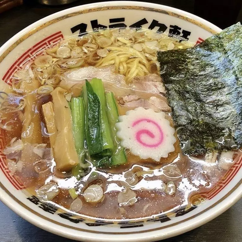 13. 深夜まで営業している梅田の老舗ラーメン屋『ストライク軒』 2枚目