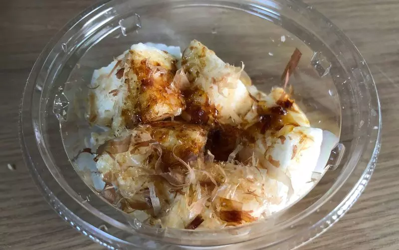 4. 暑い夜にぴったりのおつまみ「おつまみ長芋のおかかのせ（だし醤油付き）」 1枚目