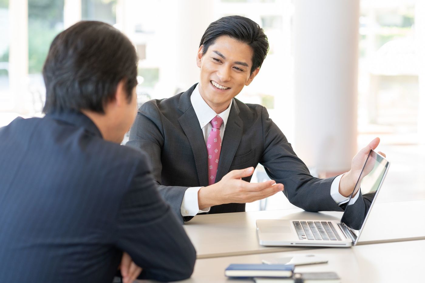 【2022最新】オーダースーツ店おすすめ28選！お店選びのポイントやレディース向けもの画像