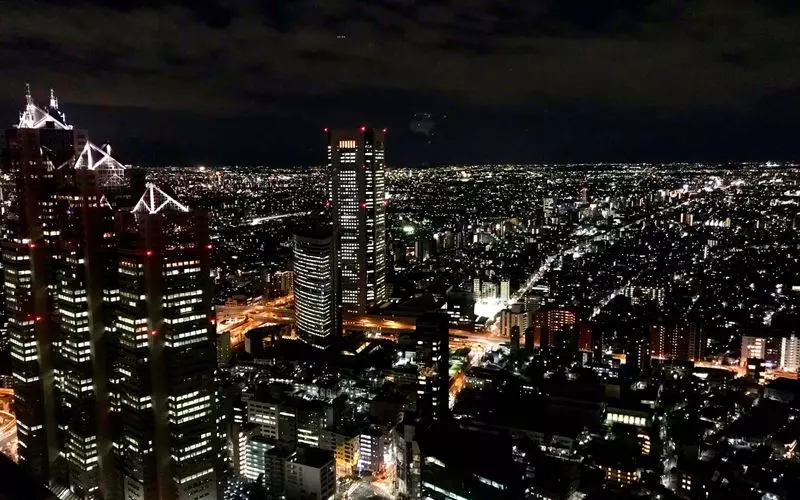 13. 新宿デートで夜景を見るならここ！学生も気軽に行ける「東京都庁 展望室」 1枚目