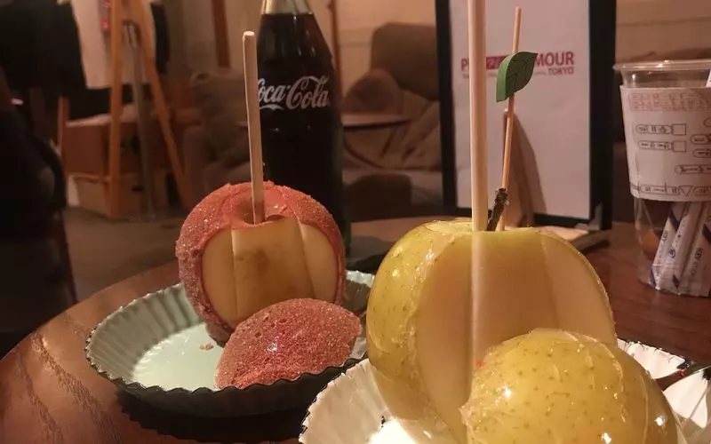 20. 新宿デートでグッと距離感が縮まるカフェ！りんご飴のお店「ポムダムールトーキョー」 1枚目