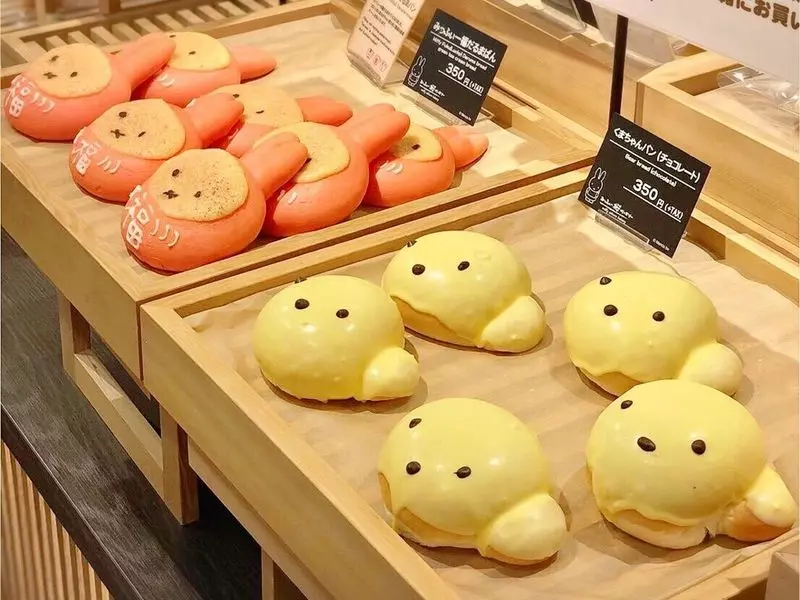 店内にはミッフィーをモチーフにしたパンがお出迎え 2枚目