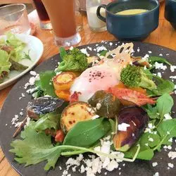 異色コラボ！？レトロな図書館とおしゃれカフェ♡