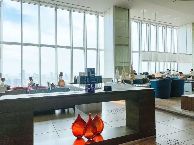 8. LOUNGE PLUS｜女子会におすすめ！おしゃれなホテルカフェ 1枚目