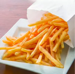 【金の蔵】新宿三丁目店の高コスパ宴会プラン！¥2500飲み放題7品付き！