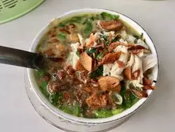 インドネシアでお粥？スマランで食べるおいしい「ソトアヤム」！