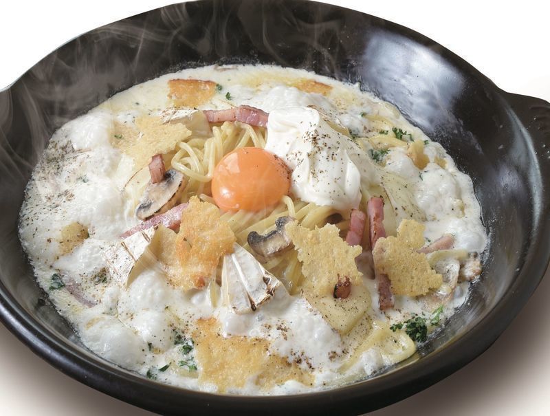 マリノ名物「パルメナーラ」とは？ぐつぐつ土鍋で提供されるもちもち生パスタのフードコート専門店の画像