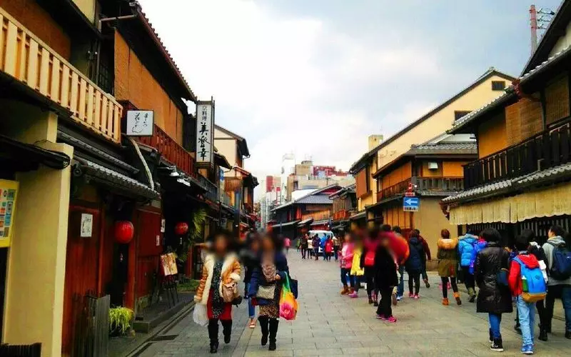 【京都1泊2日旅行】祇園四条で古風な街並みを体感しましょう【15:00】 1枚目