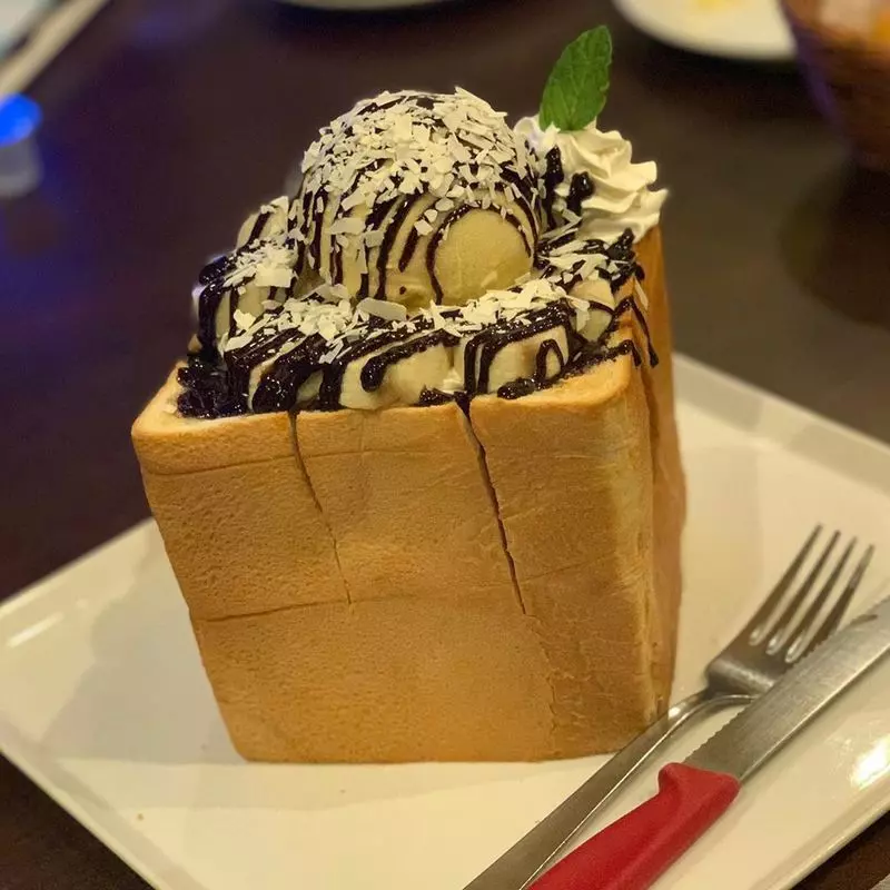 秋葉原でおしゃれカフェランチ4. 実はごはん系ランチも充実!「ハニトーカフェ 秋葉原店」 1枚目