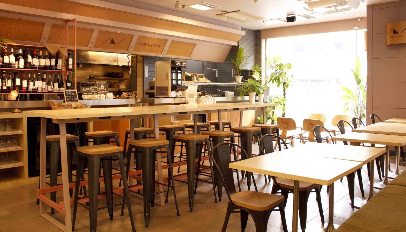 吉祥寺でコーヒーとワインが楽しめる！「nomuno coffee&wine library」の画像