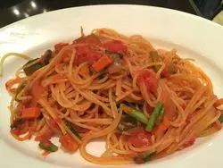 野菜をたっぷり食べるなら「Mano-e-Mano」へ行こう！