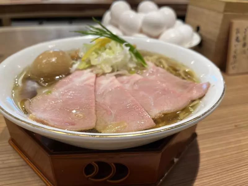 夜ご飯は丸の内の上品なラーメンを堪能！かつおと煮干しがきいたラーメン「かね田」PR 1枚目