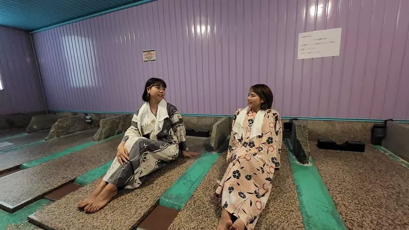 岩盤浴、ミストサウナや温泉で追い汗をかき、流す 1枚目