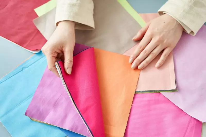 自分に似合う「パーソナルカラー」で選ぶ 1枚目