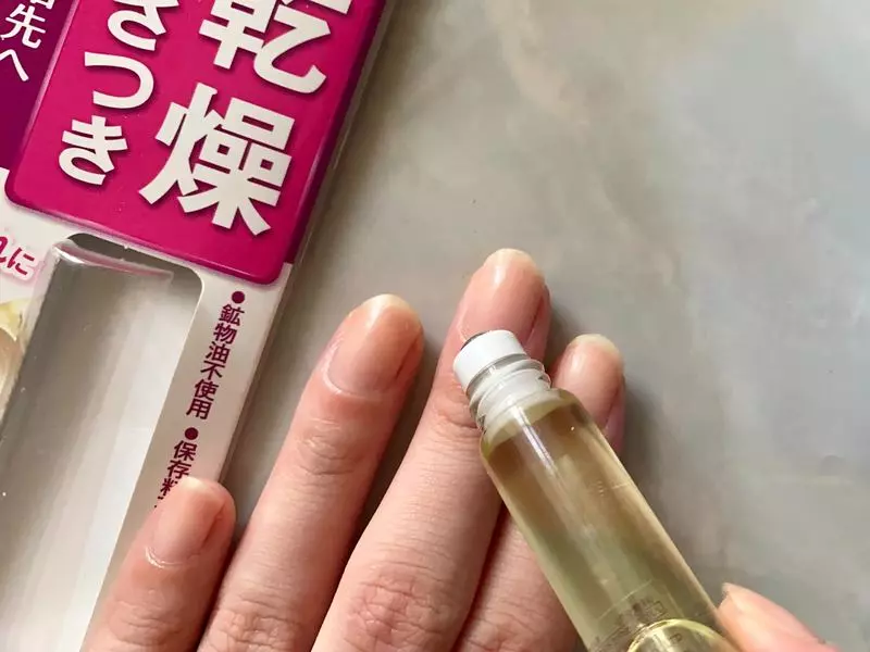 3. ネイルオイルまたはハンドクリームで自爪を保湿する 1枚目