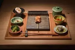 【とり口】五反田で味わう本格焼鳥。匠が作る“焼鳥＋”を堪能あれ！