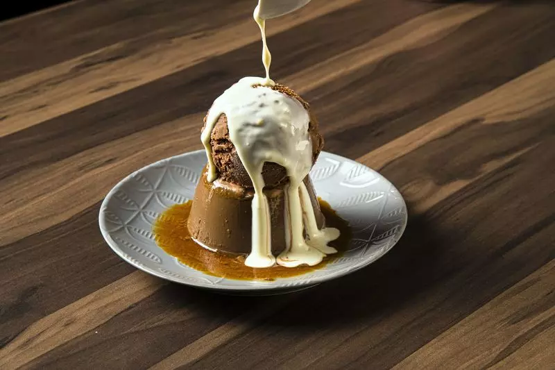 おしゃれ空間で誕生日祝い！バースデープレートでフォトジェニックな演出 2枚目