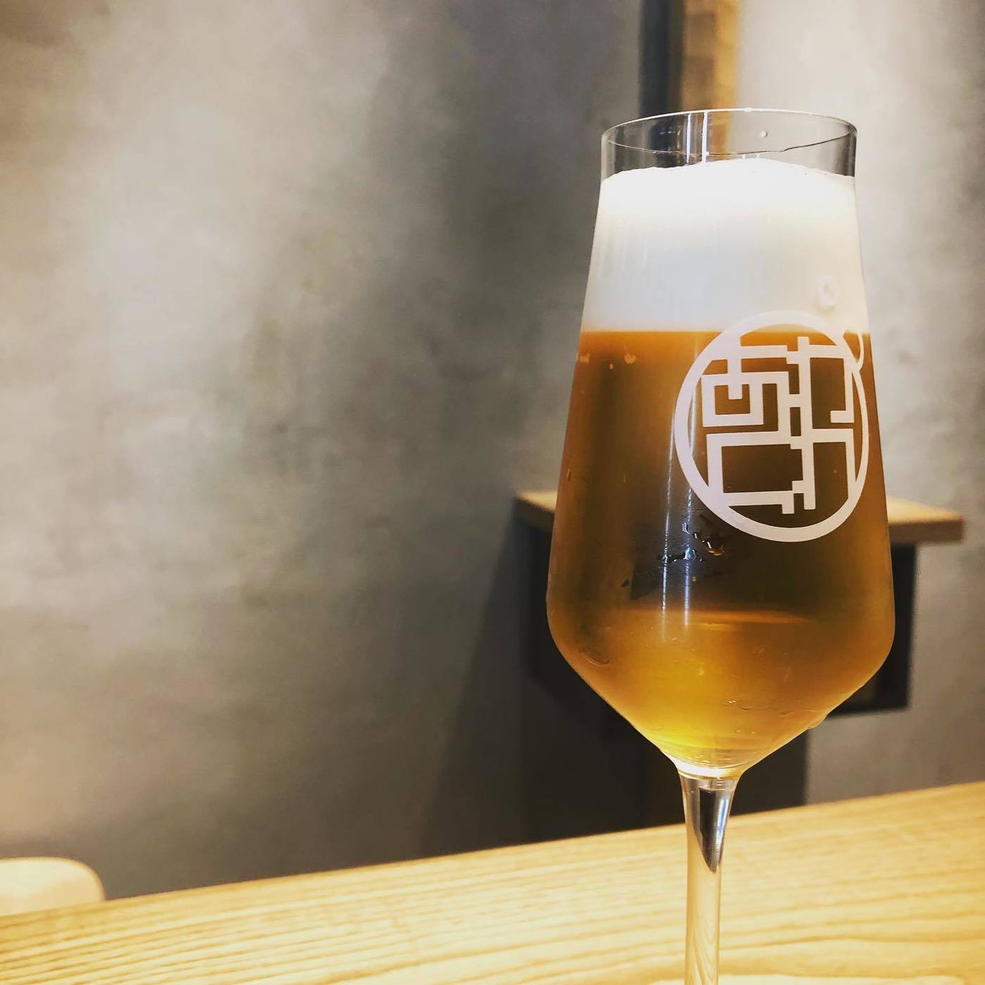 お初天神裏参道で立ち飲み♪「あわくれ。」でクラフトビールと餃子のペアリングを。の画像