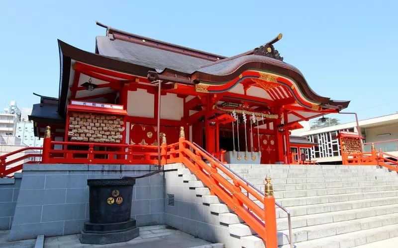 13. 夜の新宿観光にもおすすめ!人が少なくておすすめの穴場『花園神社』 1枚目