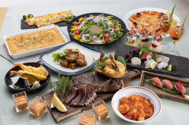 夕食は和洋中料理のブッフェや和会席料理に舌鼓！ 1枚目