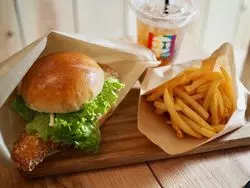 【大阪】鮮魚店が提供する、絶品フィッシュバーガーが食べられるお店♪