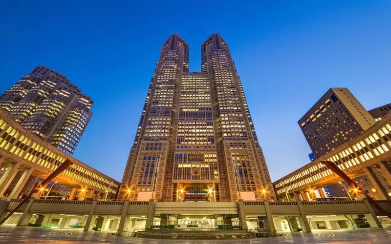 16. 新宿の夜景が一望できる!昼夜通して人気の観光スポット『東京都庁舎』 1枚目