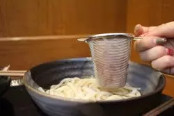 「つるもちうどん 上野御徒町店」の新感覚ふわとろ鰹節うどんって？徹底紹介！