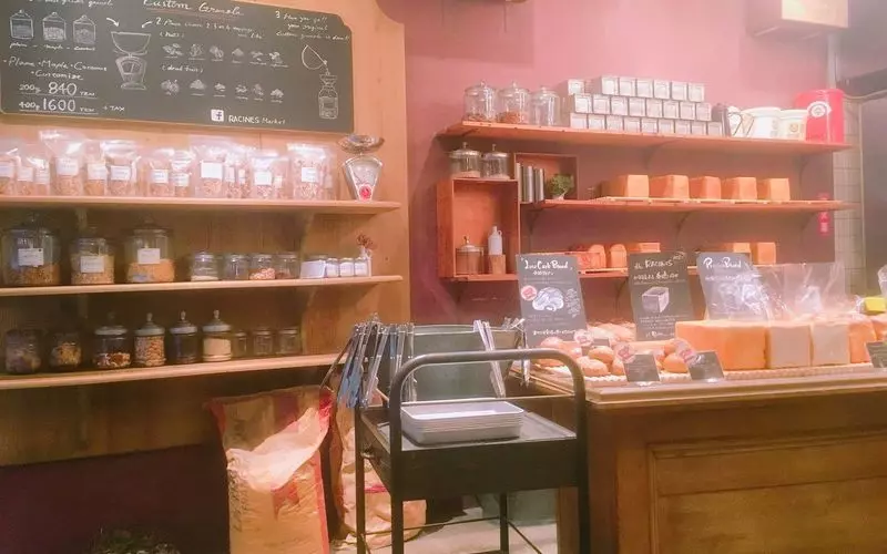 池袋東口のおしゃれカフェ3. 「Racines BISTRO（ラシーヌ ビストロ）」 1枚目