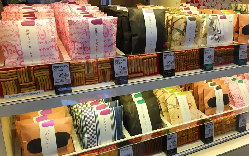 4. 池袋のデパ地下で様々なかりんとを味わおう！「麻布 かりんと」 2枚目