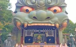 【大阪観光】迫力満点の一風変わった神社。「難波八阪神社」って？