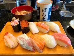 【金沢旅行】市場の回転寿司屋さんの廻らない寿司ランチ☆