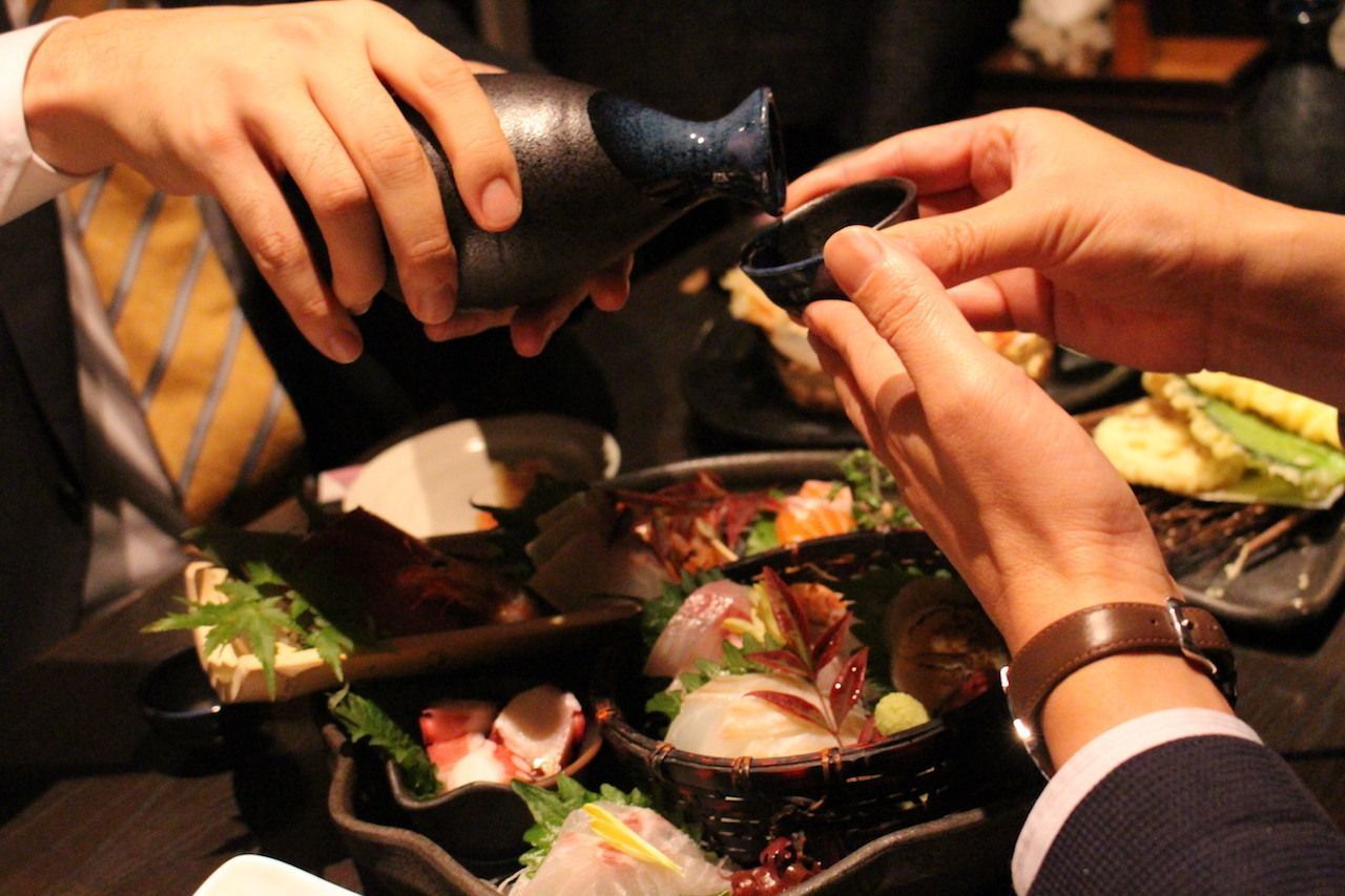 「東京魚河岸バル 吉今」の“吉今盛り”がアツ過ぎる。入れば常連になる秘密を体験の画像