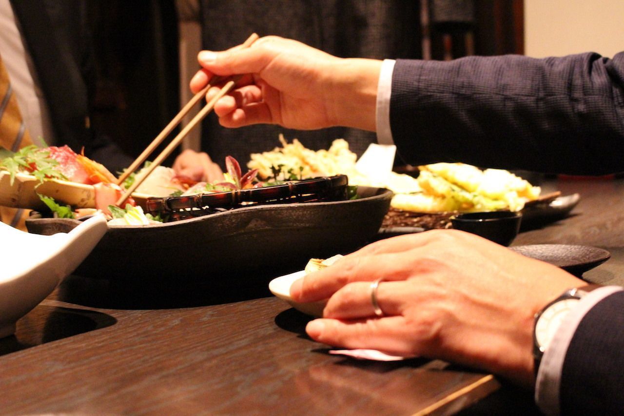 「東京魚河岸バル 吉今」の“吉今盛り”がアツ過ぎる。入れば常連になる秘密を体験の画像