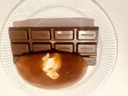 インパクト大！！パンに板チョコが刺さっちゃった！