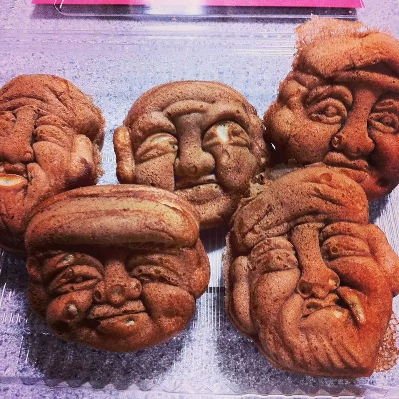 4. 甘酒横丁で外せない人形町の定番！人形焼の名店「人形焼本舗板倉屋」 1枚目