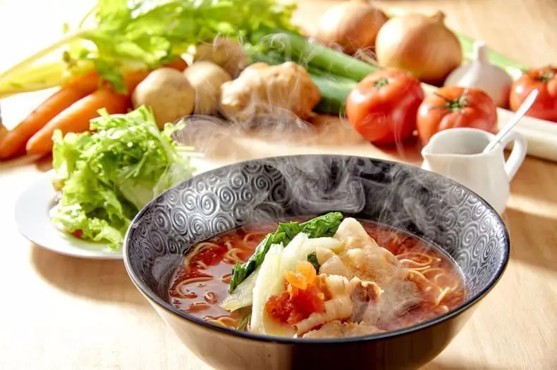 元祖トマトラーメンと辛麺と元祖トマトもつ鍋 三味（333）おすすめラーメンを堪能！ 1枚目