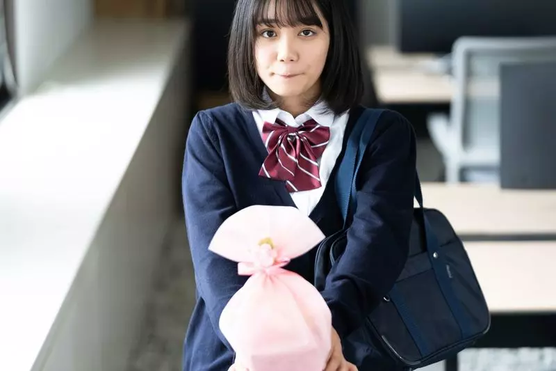 学生や社会人はお昼休みや帰宅時に渡そう 1枚目