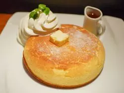 【パンケーキ】ふわふわパンケーキ&もりもりナポリタンで食い倒れ！