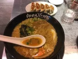 台南でにんにくたっぷりのラーメンを食べるなら「らあめん花月嵐」！