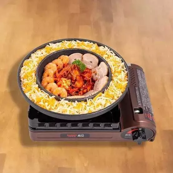 イチオシは韓国料理の「チーズイイダコエビサムギョプサル」 1枚目