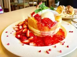 【静岡県浜松市】いちごがどっさり♡ラブリーなパンケーキ