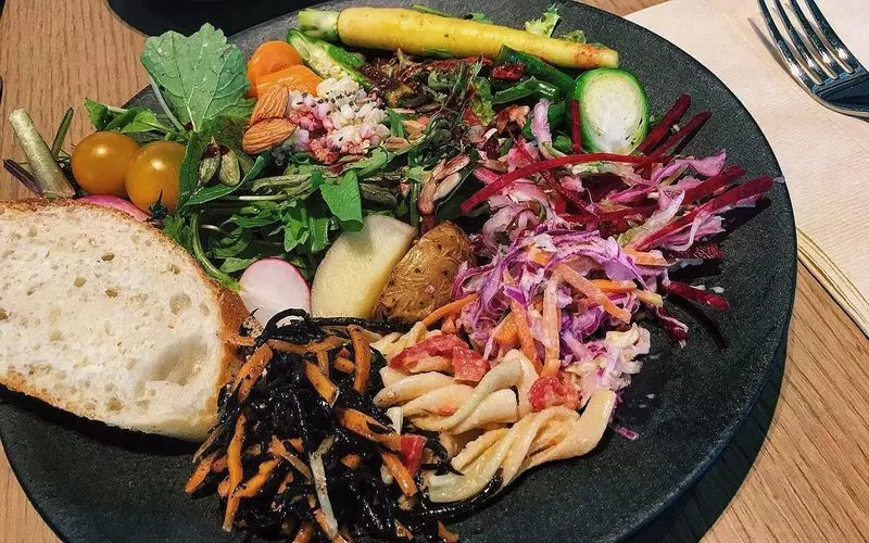 嬉しいビュッフェスタイル♡恵比寿でサラダをたくさん食べて健康になろう！ 2枚目