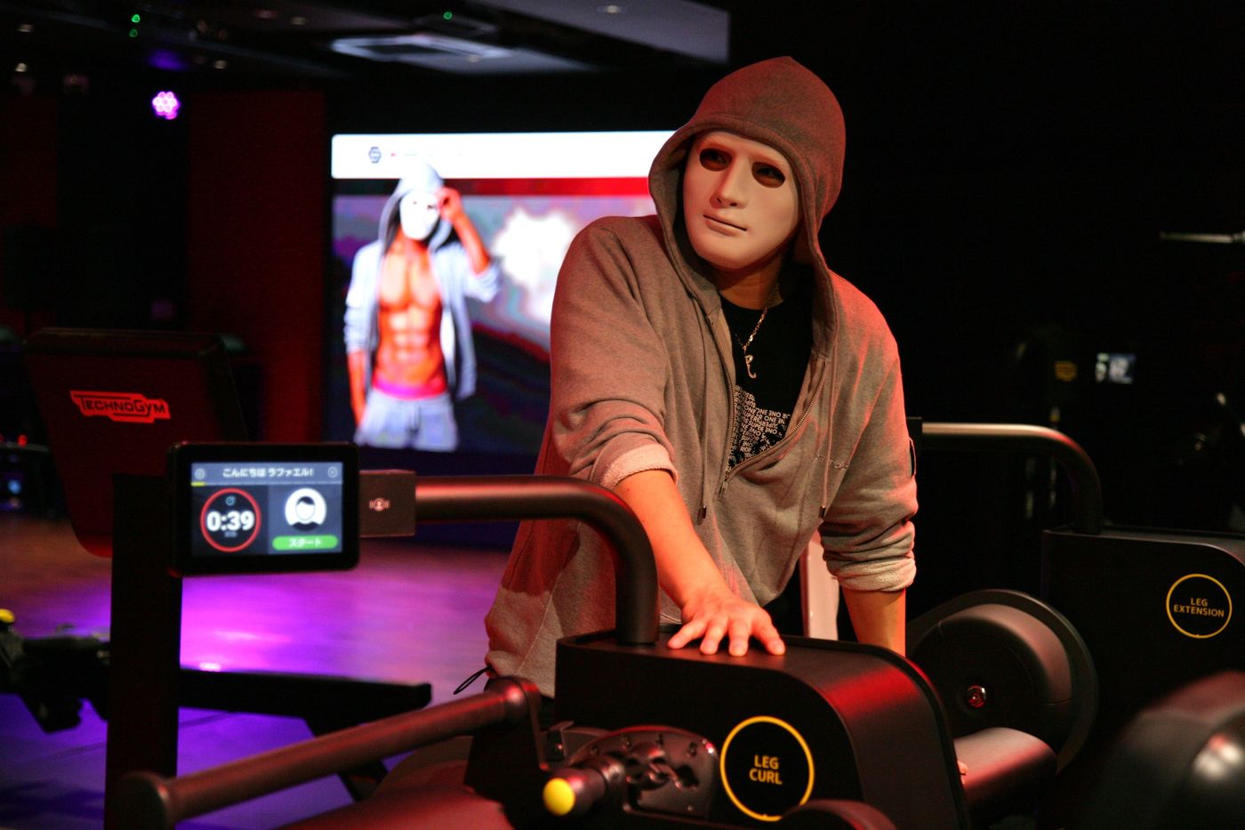 【動画の裏側に潜入】ラファエルおすすめのプロテインが世界的に有名な最新鋭AIジムで買えるらしいの画像