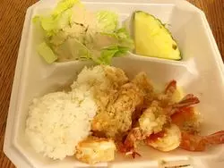 ワイキキで気軽にガーリックシュリンプを食べるならこのお店！