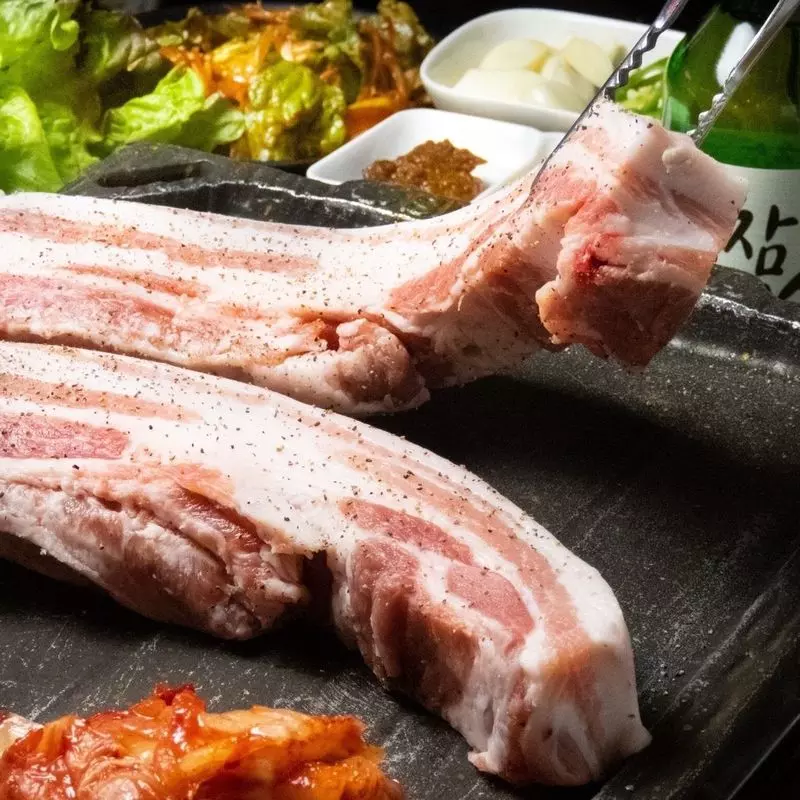 横浜で肉ディナー!デートにもおすすめ「サムギョプサル」 1枚目